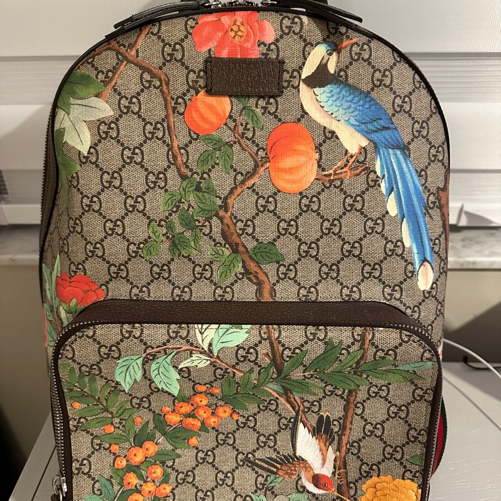 Gucci Tian GG Supreme Backpack
Monogram GG Floral Pattern Beige/Ebony/Multicolor